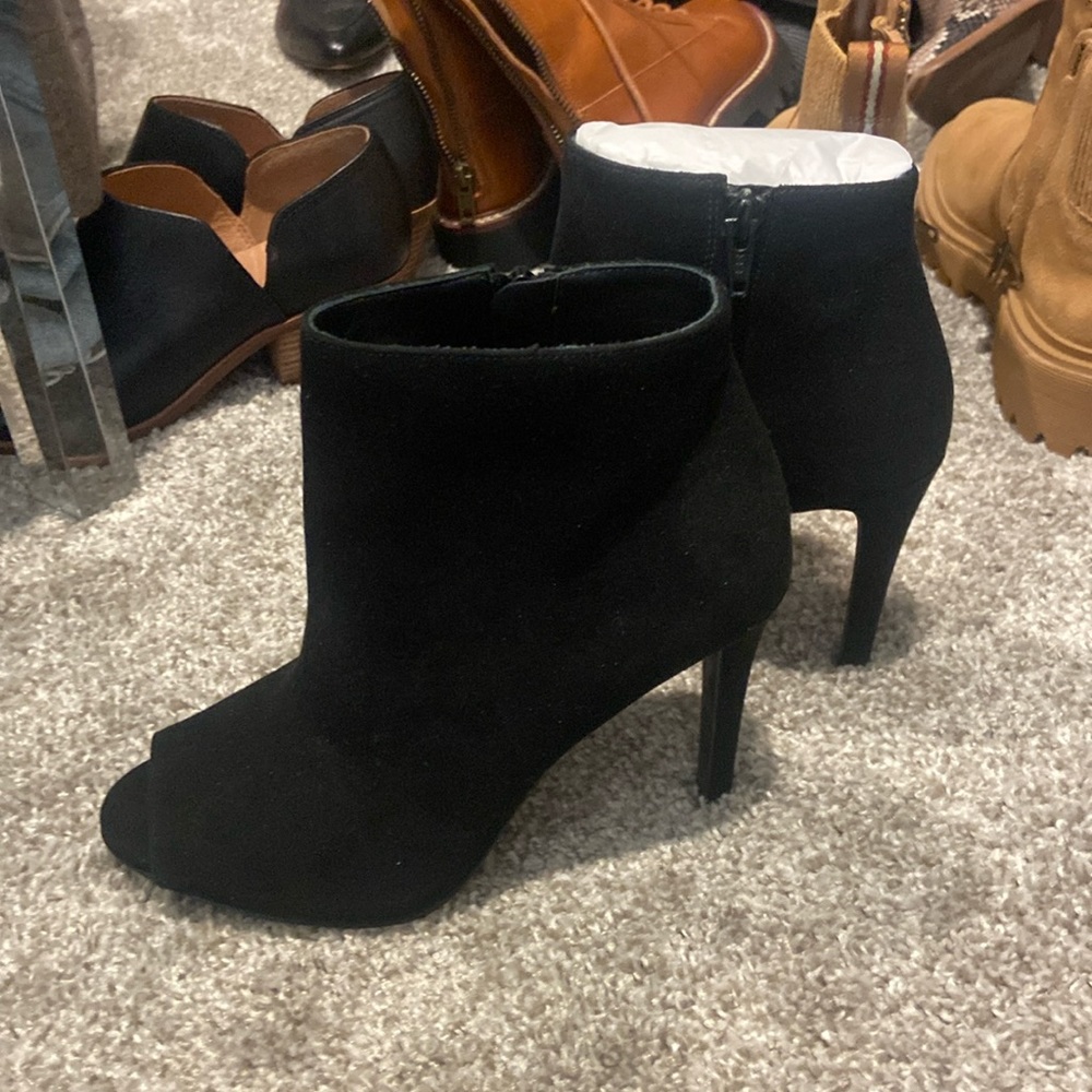MICHAEL Michael Kors Womens Black Suede Peep Toe Heeled Booties Size 6 NWOB